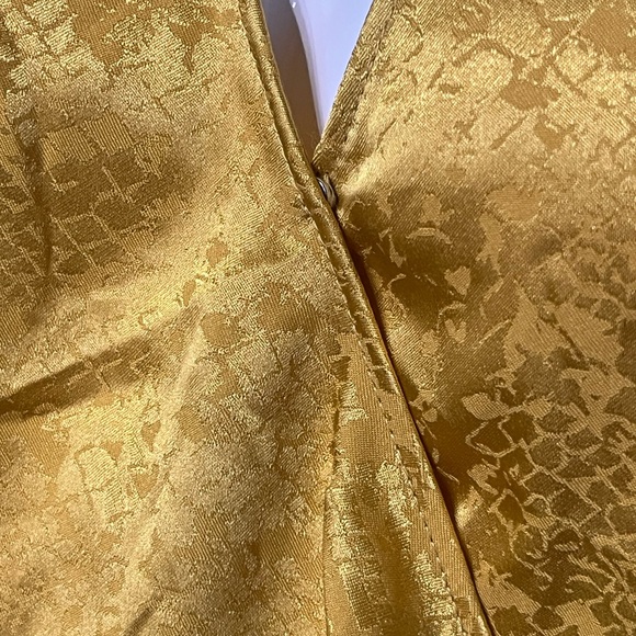 NWT WAYF Gigi yellow snake jacquard print puff sleeve top, sz Medium - Picture 8 of 8